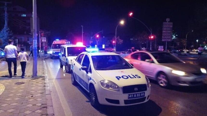 Kanlar i&ccedil;erisinde caddeye kadar y&uuml;r&uuml;d&uuml;! İhbarı alan ekipler harekete ge&ccedil;ti!