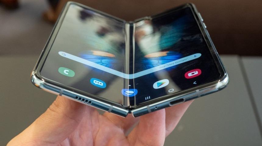Galaxy Fold siparişleri yine iptal edildi