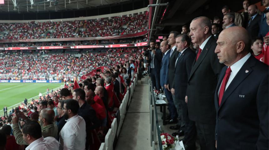 Cumhurbaşkanı Erdoğan’dan A Milli Futbol Takımı’na tebrik
