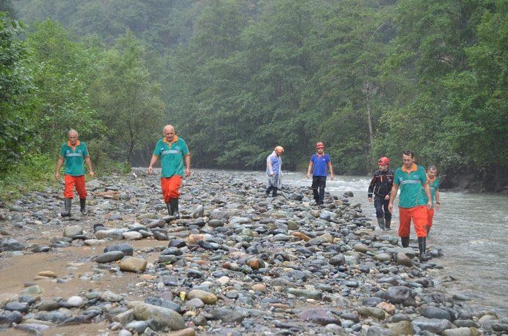 Trabzon'da selde kaybolan 2 kişi için arama çalışmaları 2,5 ay sonra yeniden başladı G2
