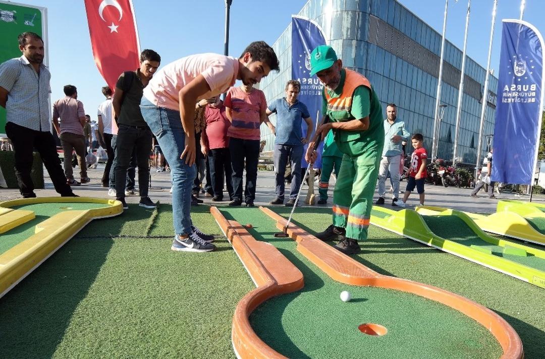 Bursa&rsquo;da şehrin g&ouml;beğinde golf keyfi