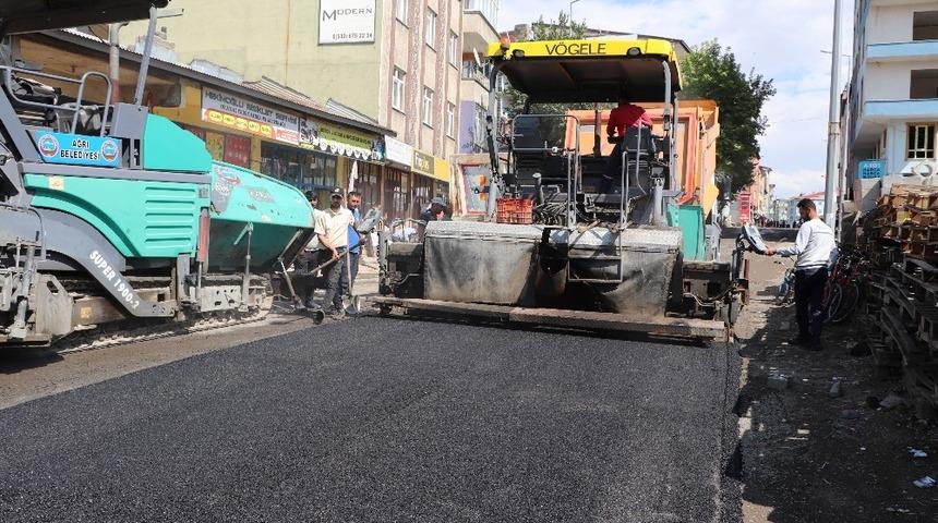 Ağrı’da asfalt çalışmaları devam ediyor