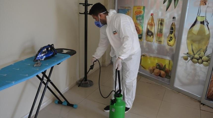 İzmit Belediyesi&rsquo;nden ila&ccedil;lama mesaisi