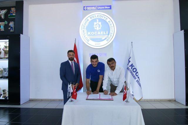 Kağıtspor Erkek Voleybol Takımı’nda imzalar atıld