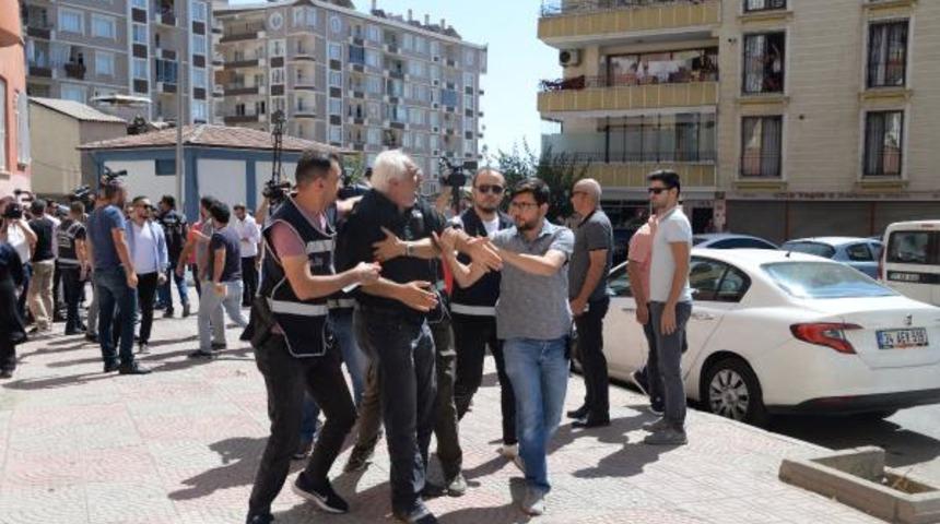 Diyarbakır'daki HDP önünde annelerin oturma eyleminde gerginlik!