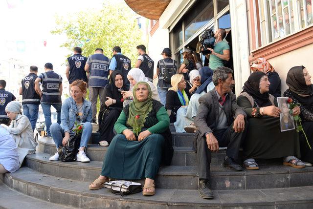 Diyarbakır'da HDP önündeki oturma eylemi 6'ncı gününde (3)