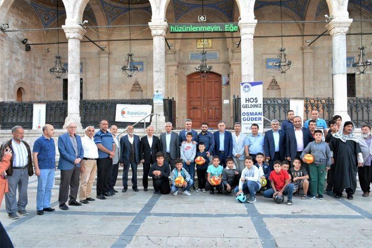 Babalar ve çocuklar sabah namazında buluştu G1