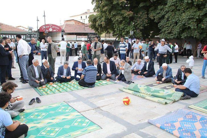 Babalar ve çocuklar sabah namazında buluştu G4