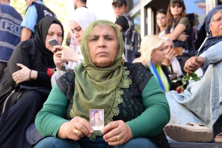 HDP önünde eylem yapan annelere kadın gazetecilerden destek G5