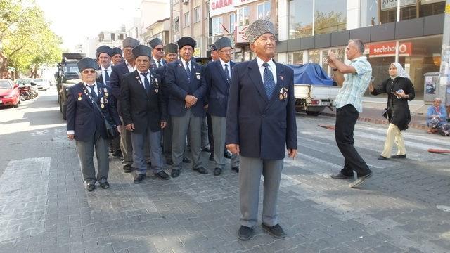 Burhaniye de kadın gazi, kurtuluş coşkusuna ortak oldu 2