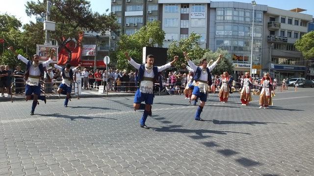 Burhaniye de kadın gazi, kurtuluş coşkusuna ortak oldu 3