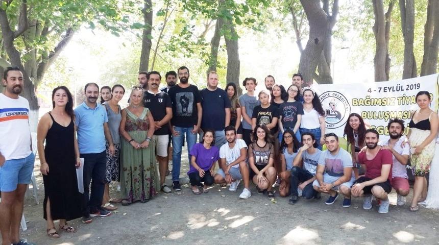 Tiyatrocular Burhaniye&rsquo;de buluştu