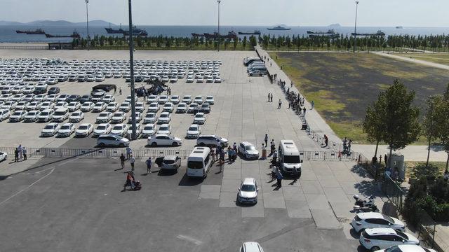 (Havadan fotoğraflarla) - Yenikapı'daki araçlar miting alanından çıkarılıyor