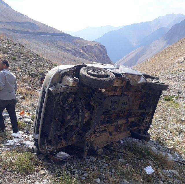 Bahçesaray’da trafik kazası; 1 ölü, 1 yaralı