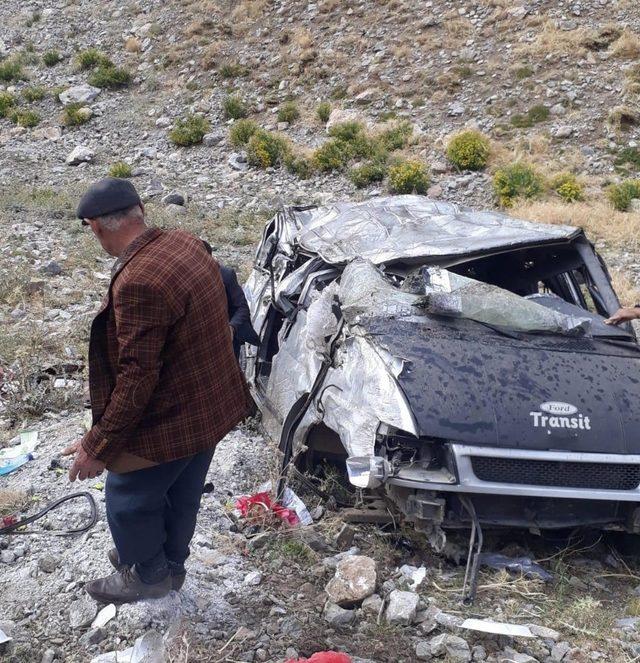 Bahçesaray’da trafik kazası; 1 ölü, 1 yaralı