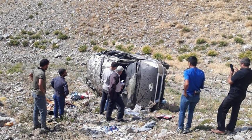 Bahçesaray’da trafik kazası; 1 ölü, 1 yaralı
