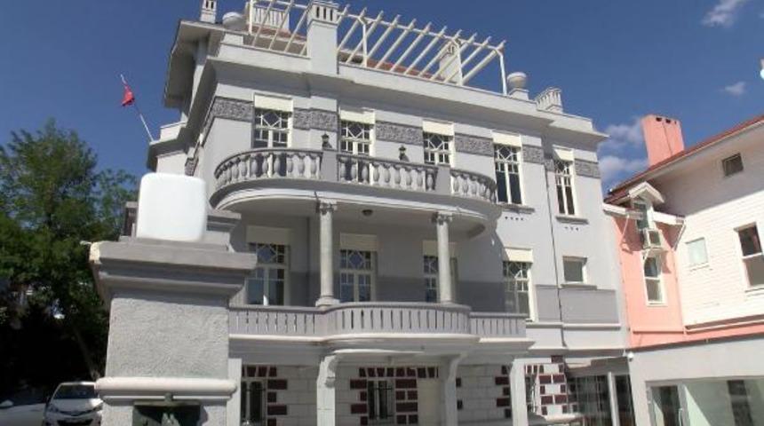 Yıllık &uuml;creti 60 bin TL! Veliler gelen maille şoke oldu