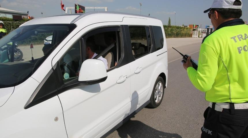 Balıkesir&rsquo;de polis s&uuml;r&uuml;c&uuml;lere alkol denetimi yaptı