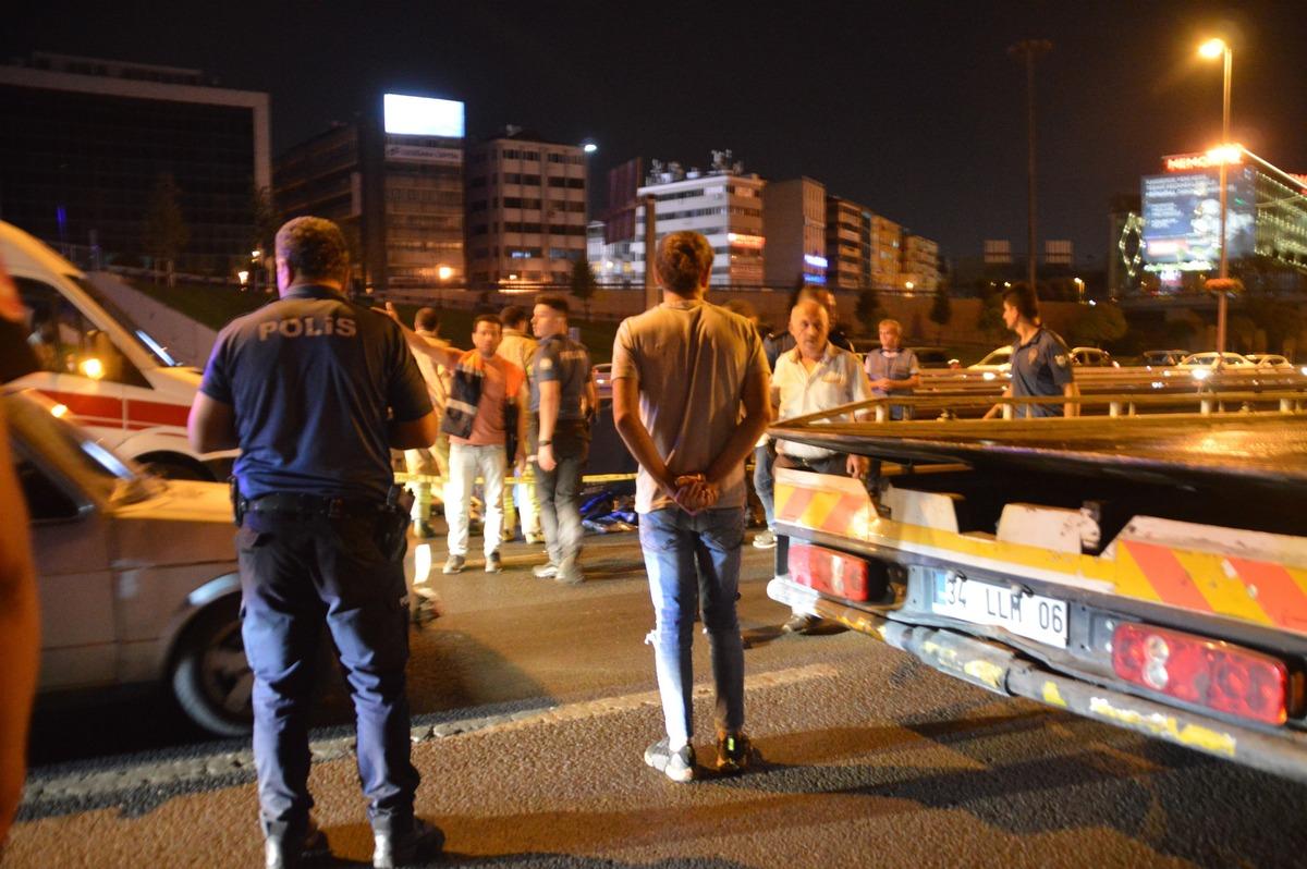 İstanbul'da can pazarı! 5 ara&ccedil; birbirine girdi: &Ouml;l&uuml; ve yaralılar var!