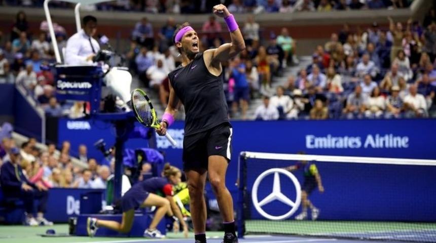 Nadal, ABD A&ccedil;ık Tenis Turnuvası'nda rakibi Medvedev'i yenerek şampiyon oldu