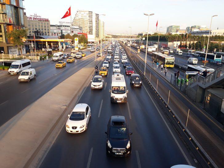 Okullar açıldı, İstanbul'da trafik yoğunluğu arttı (İstanbul yol durumu) G4