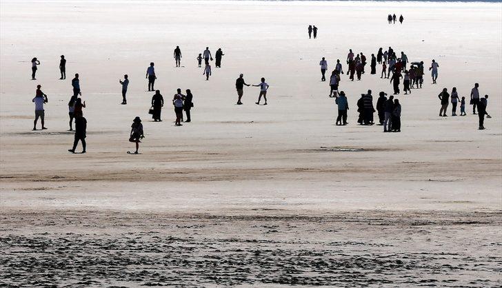Tuz Gölü turistlerin akınına uğruyor G2