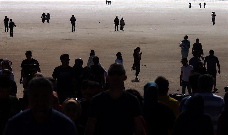 Tuz Gölü turistlerin akınına uğruyor G3