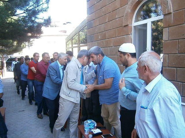 Kaymakam Özkan’dan genç polis için taziye ziyareti