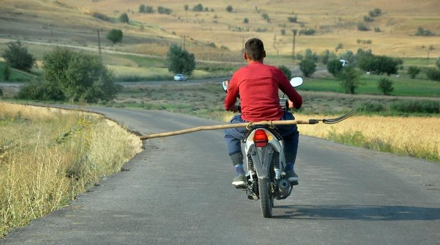 Dar yolda &lsquo;Şene&rsquo; ile tehlikeli yolculuk