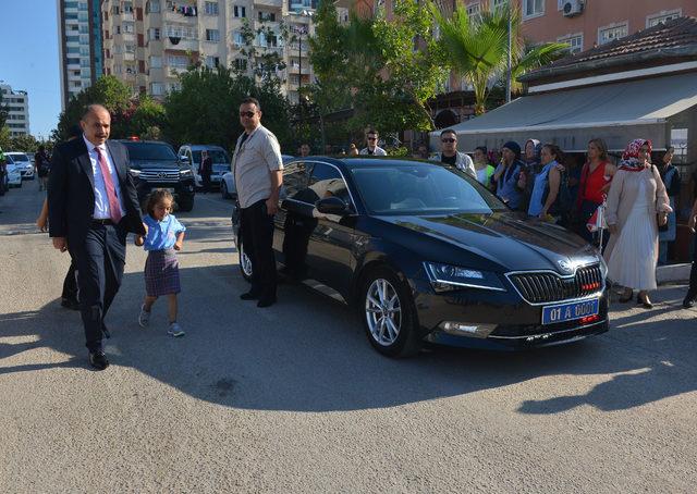 Şehit kızı Hafza'yı, emniyet müdürü okula götürdü