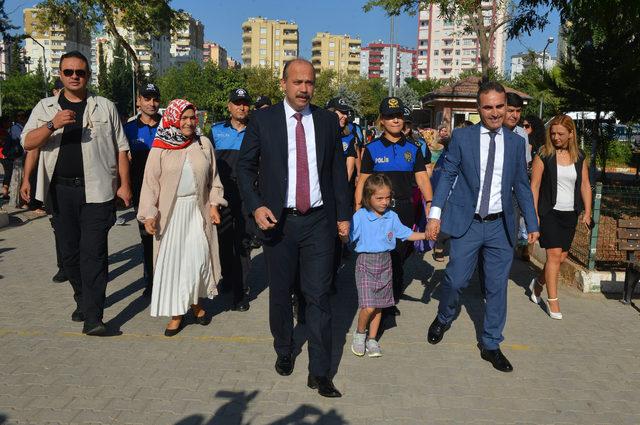 Şehit kızı Hafza'yı, emniyet müdürü okula götürdü