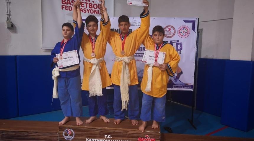 Yunusemre g&uuml;reş takımı T&uuml;rkiye ikincisi oldu