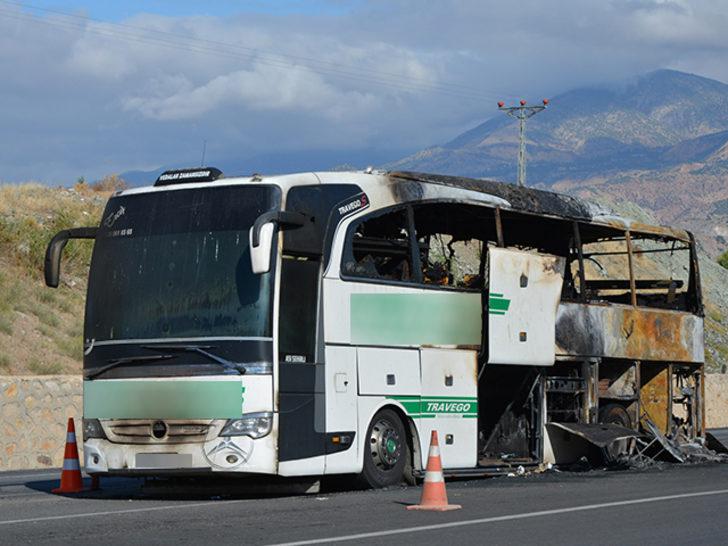 Son dakika: Sivas'ta yolcu otobüsü seyir halindeyken alev aldı G3