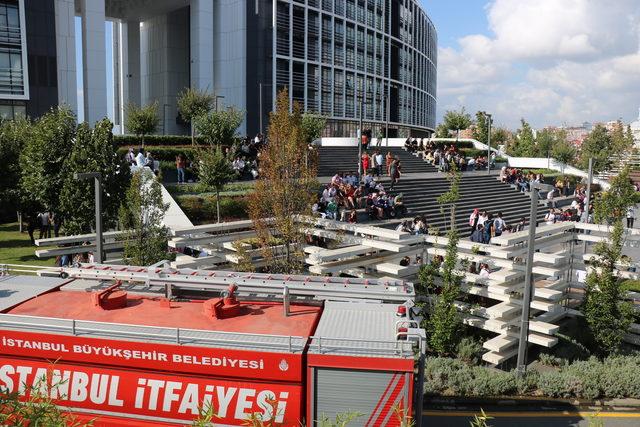 (Geniş haber) Kavacık'ta özel üniversite binasındaki yangın söndürüldü