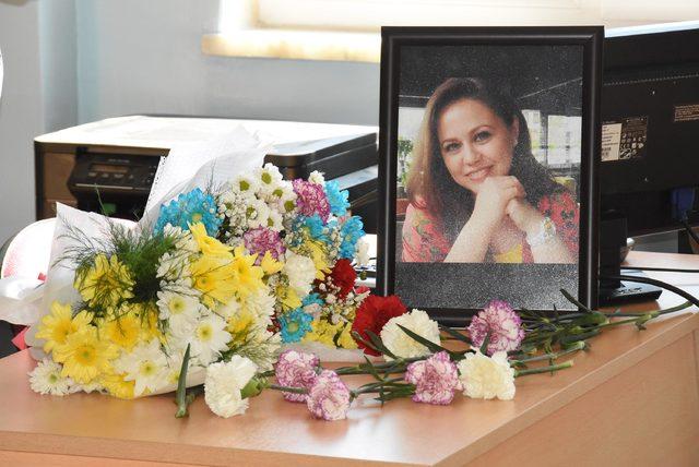 Kazada ölen Burcu öğretmen, sınıfında çiçeklerle anıldı