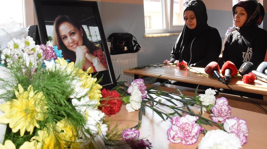 Kazada &ouml;len Burcu &ouml;ğretmen, sınıfında &ccedil;i&ccedil;eklerle anıldı