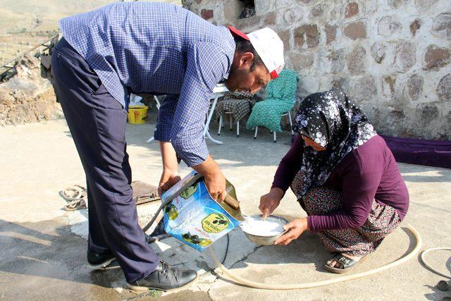 500 yıllık kuyulardaki kar suyu ile serinliyorlar