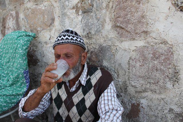 500 yıllık kuyulardaki kar suyu ile serinliyorlar