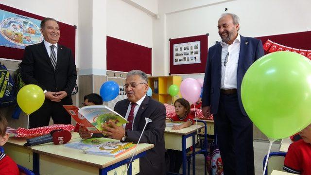 309 bin öğrenci için ilk ders zili çaldı