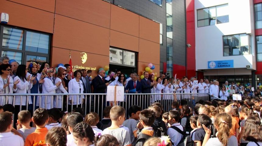 Tekden İlkokulu&rsquo;nda ilk ders zili &ccedil;aldı