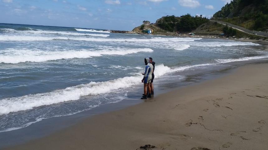 Denizde kaybolan genci arama &ccedil;alışmaları devam ediyor