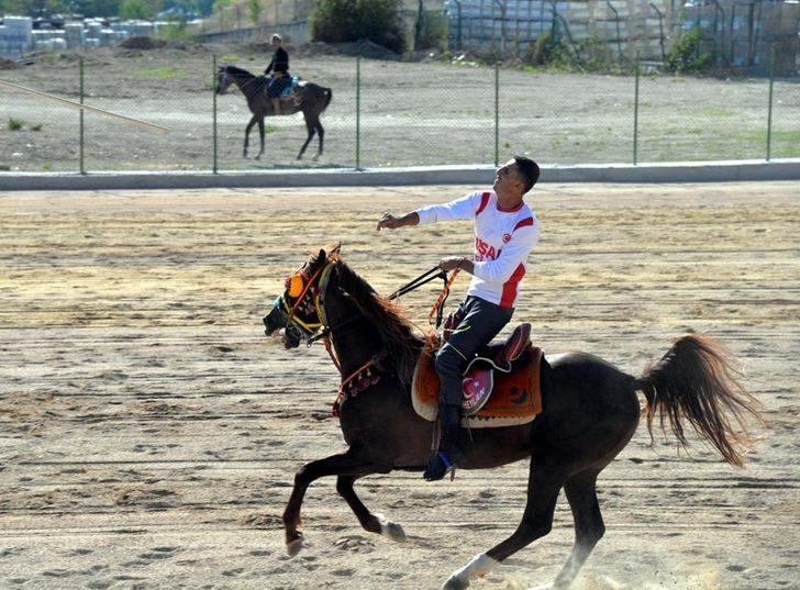 Cirit ve okçuluk müsabakalarına yoğun ilgi G5