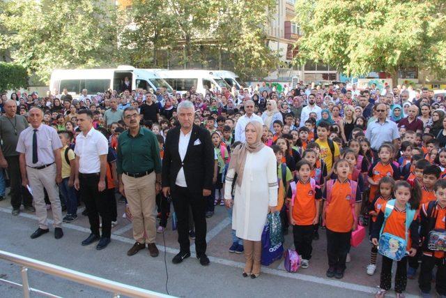 Malatya’da 173 bin 978 öğrenci için ders zili çaldı