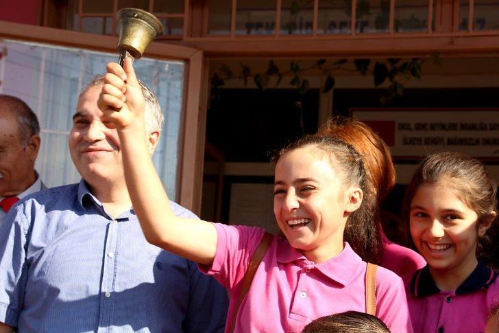 Kula’da 6 bin 541 öğrenci için ilk ders zili çaldı G1