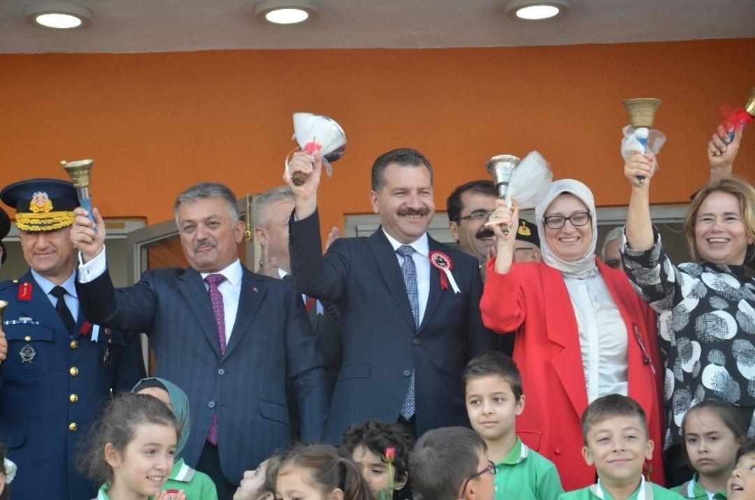 Balıkesir&rsquo;de ilk ders zili &ccedil;aldı