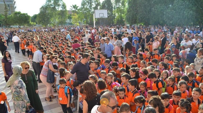 Didim&rsquo;de 12 bin &ouml;ğrenci i&ccedil;in ders zili &ccedil;aldı