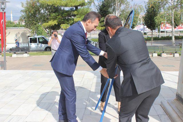 Törende fenalaşan öğrenciyi, öğretmeni kucağında taşıdı