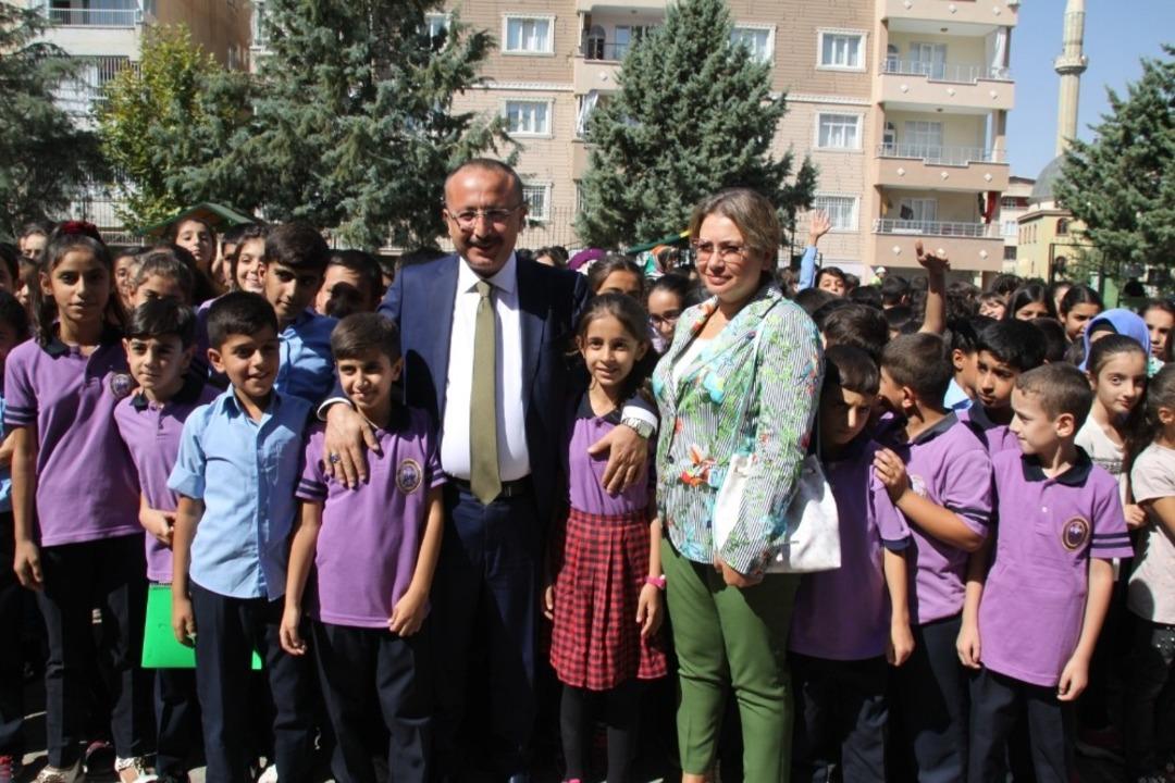 Siirt&rsquo;te yeni eğitim &ouml;ğretim yılının ilk ders zili &ccedil;aldı