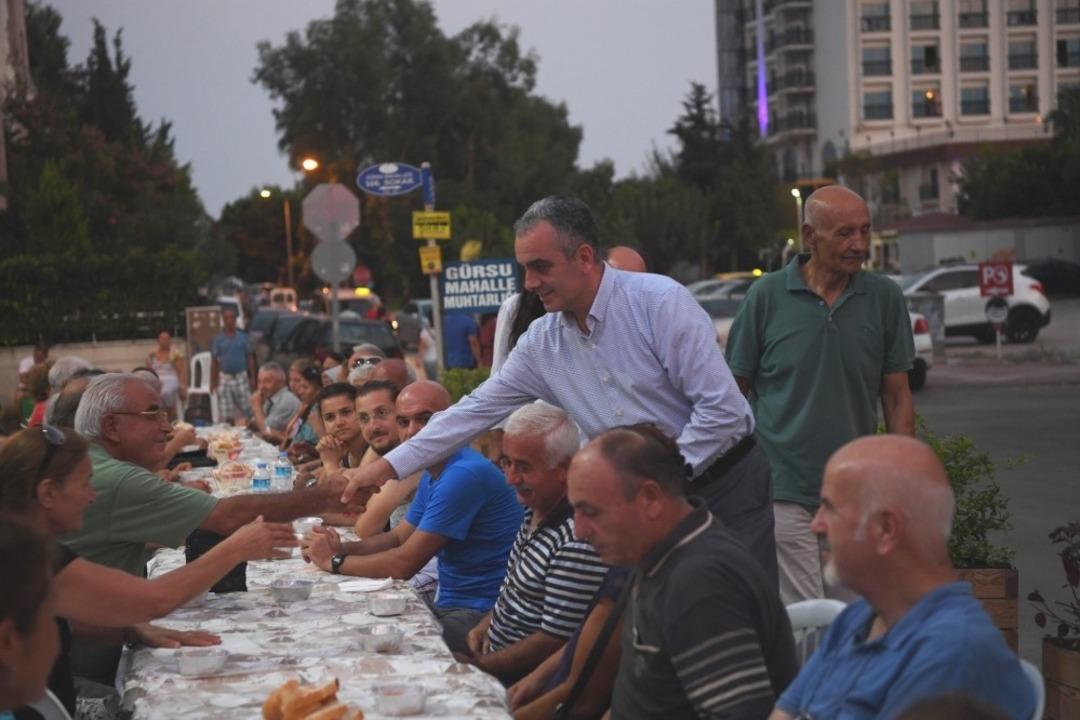 Konyaaltı Cemevi&rsquo;nde oru&ccedil; lokması dağıtıldı
