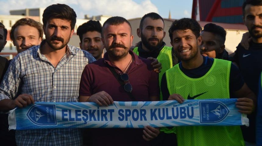 Eleşkirtspor Taraftar Derneği’nden Ağrıspor’a kombine desteği